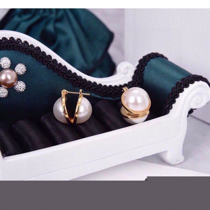 Ce**e earrings
